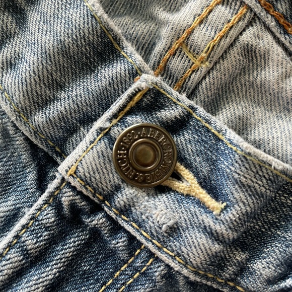 Girls/Woman’s Abercrombie & Fitch Distressed Jeans SZ 2/S - Picture 4 of 5